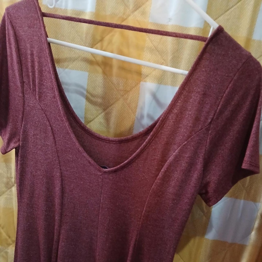 Burgundy Bodycon Dress Scoop Neck Short Sleeved - Picture 4 of 4
